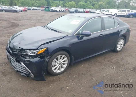 2022 Toyota Camry Le из США, поврежденный, VIN 4T1C11AK8NU658743